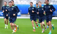 匈牙利队2-1险胜土耳其队