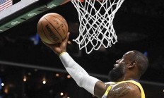 三亿体育体育视频-包含湖人遭灰熊逆转，詹姆斯空砍35分的词条