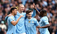 曼城大胜埃弗顿，提前锁定英超冠军