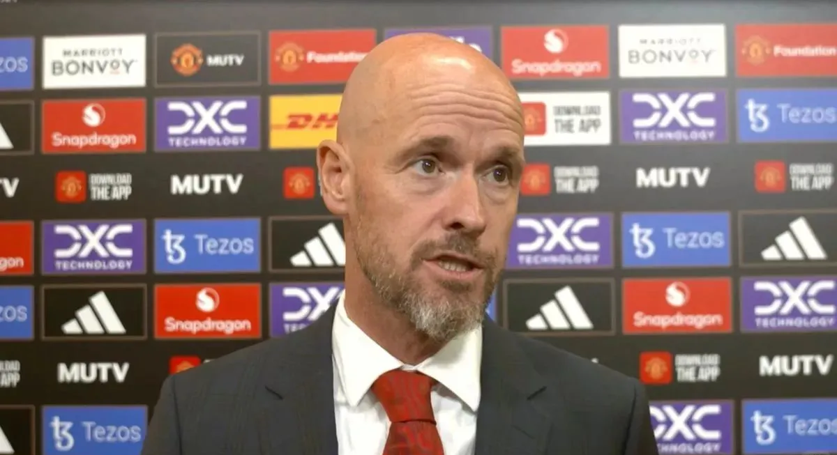 关于曼联宣布解雇主帅滕哈赫，球迷哀叹传奇征程终结的信息