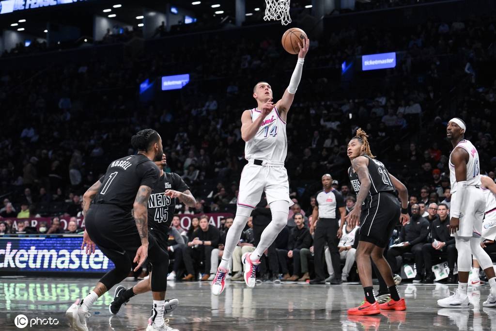 包含热火队险胜篮网，取得季后赛资格的词条