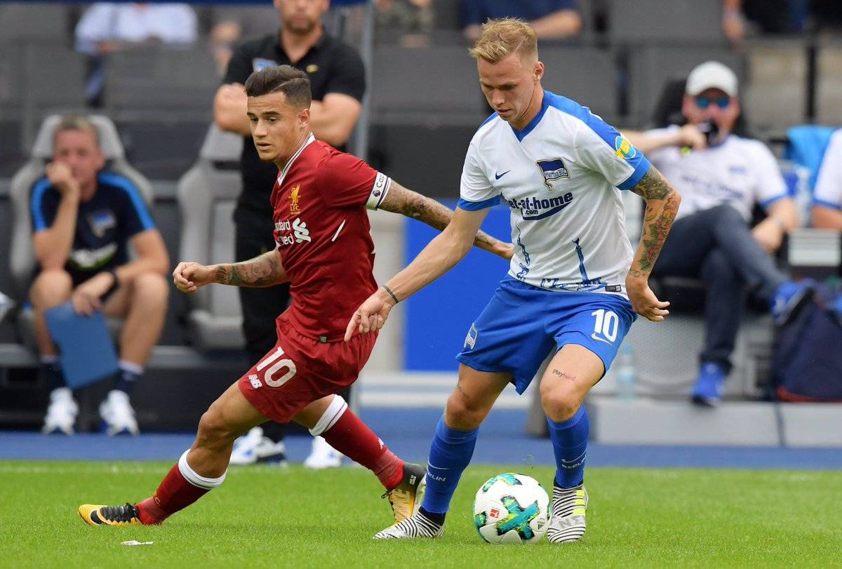 关于多特蒙德凭借出色表现横扫柏林赫塔，双方激烈对决令人目不暇接的信息