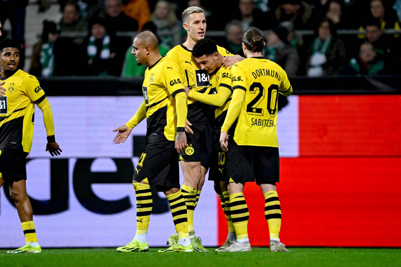 关于多特蒙德凭借出色表现横扫柏林赫塔，双方激烈对决令人目不暇接的信息