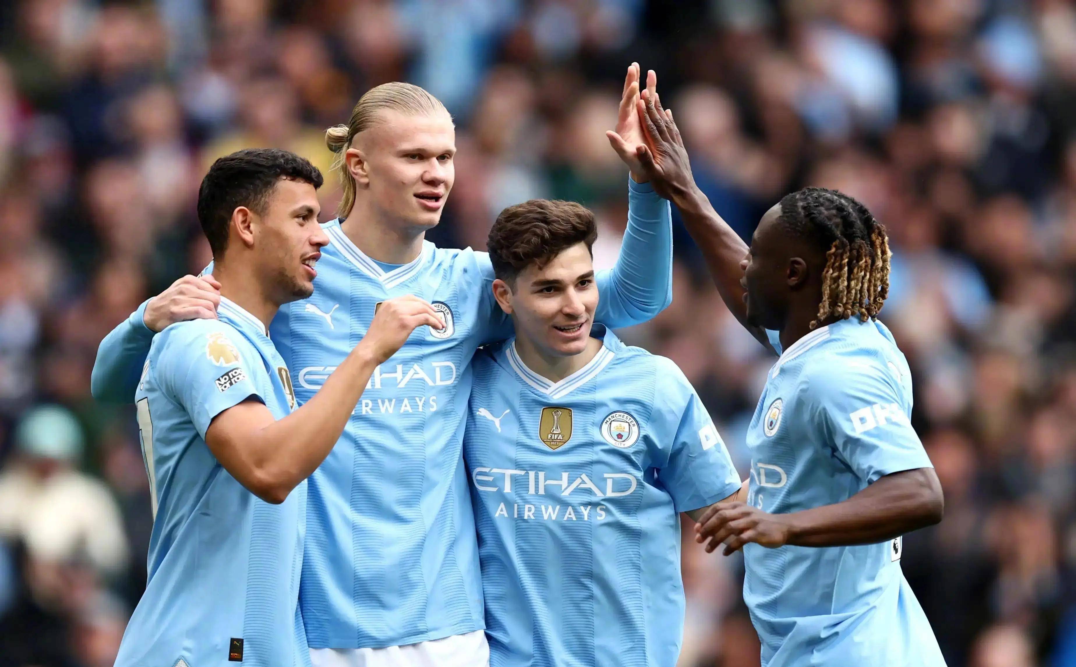 曼城大胜埃弗顿，提前锁定英超冠军