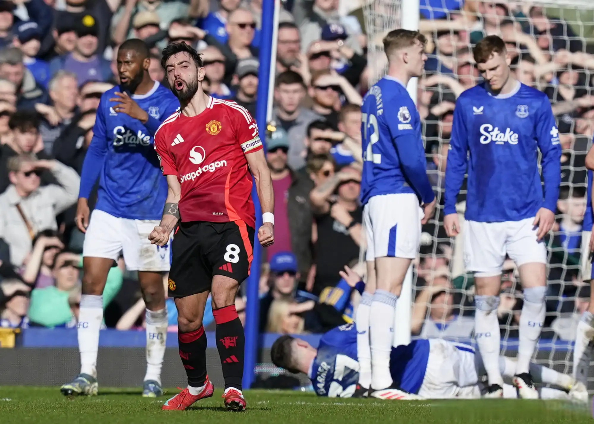 曼城大胜埃弗顿，提前锁定英超冠军